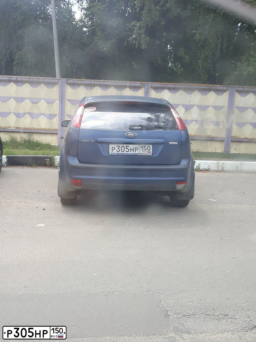 Фото автомобиля FORD FOCUS, 2007 — госномер Р305НР150. Цвет: СИНИЙ