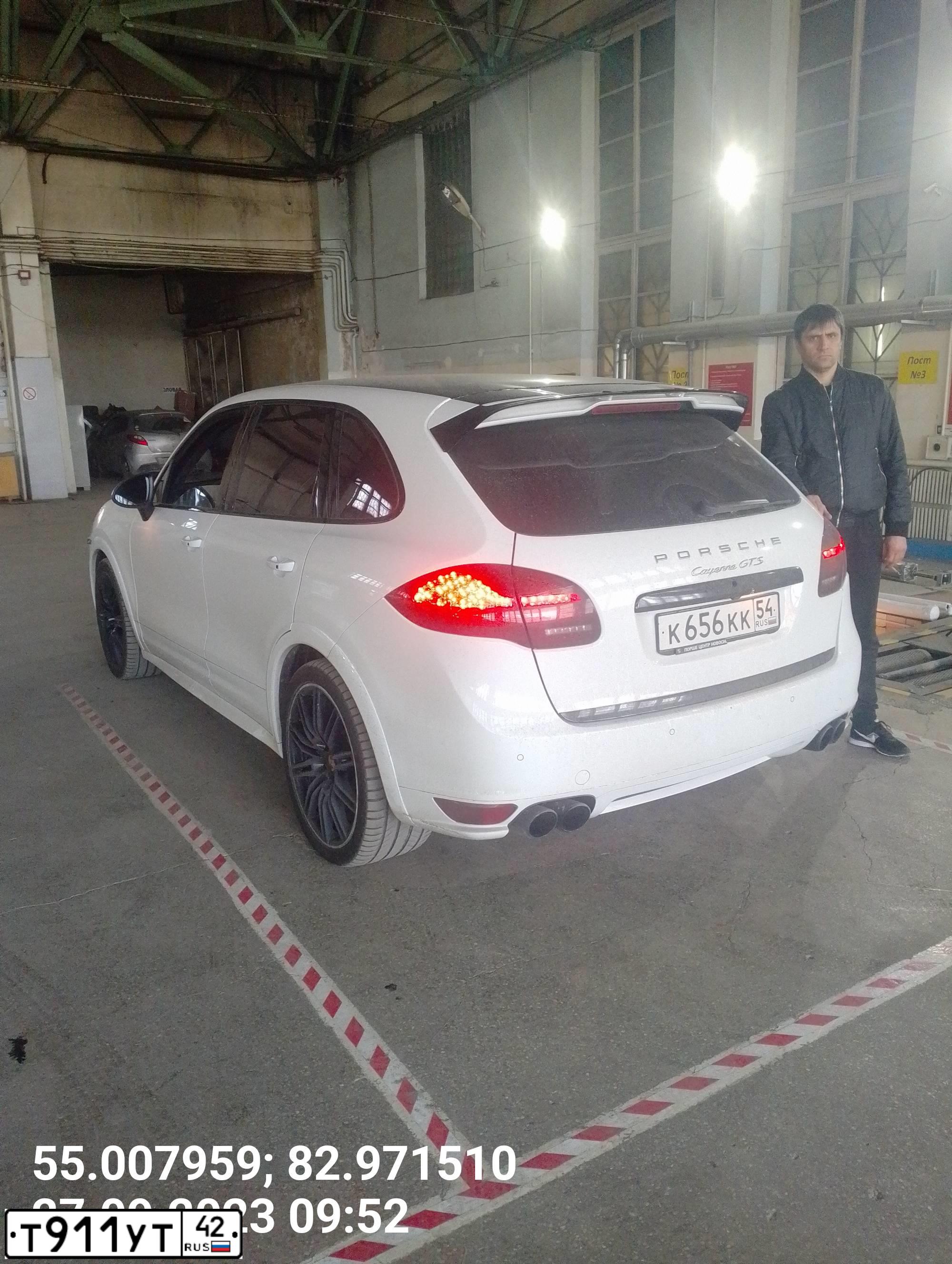 Фото автомобиля PORSCHE CAYENNE, 2010 — госномер В608МК797. Цвет: ЧЕРНЫЙ