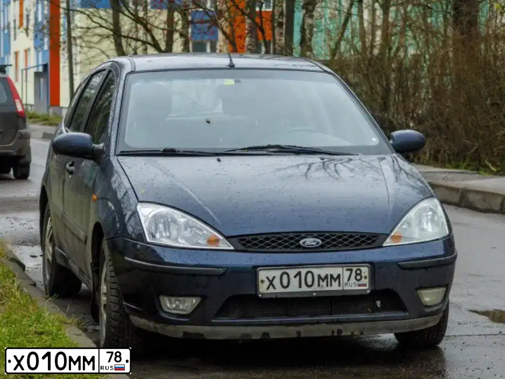 Фото автомобиля FORD FOCUS, 2003 — госномер Е456ХО198. Цвет: ТЕМНО-СИНИЙ