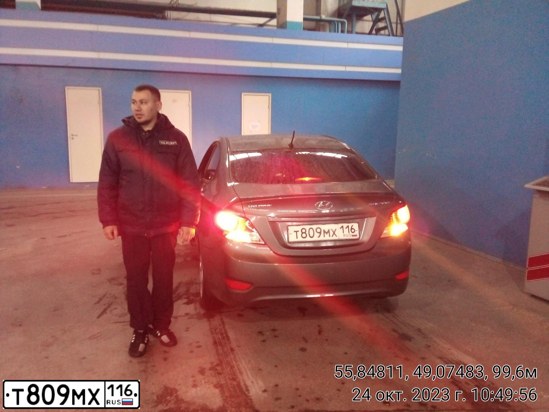 Фото автомобиля HYUNDAI SOLARIS, 2013 — госномер К327КЕ716. Цвет: ЧЕРНО-СЕРЫЙ
