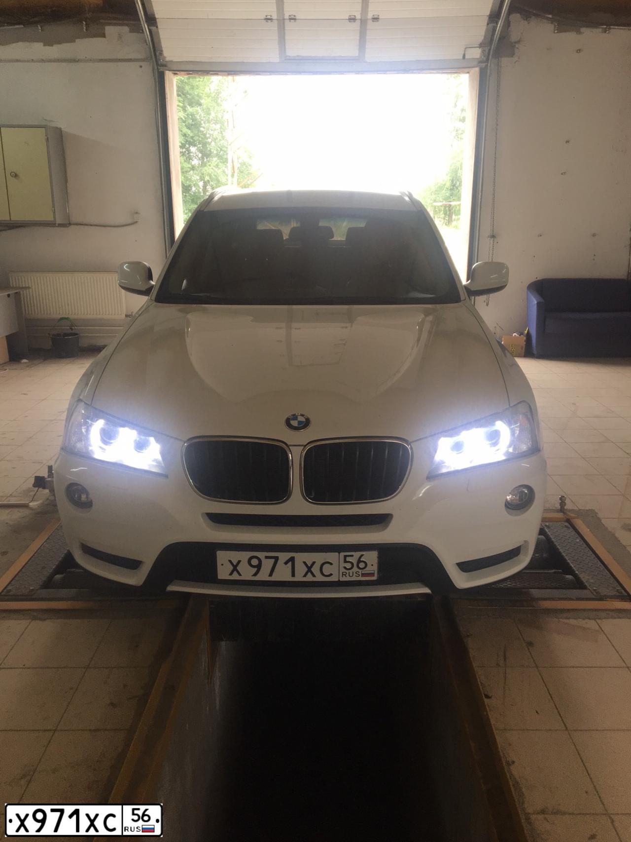 Фото автомобиля BMW X3, 2013 — госномер Х971ХС56. Цвет: Белый