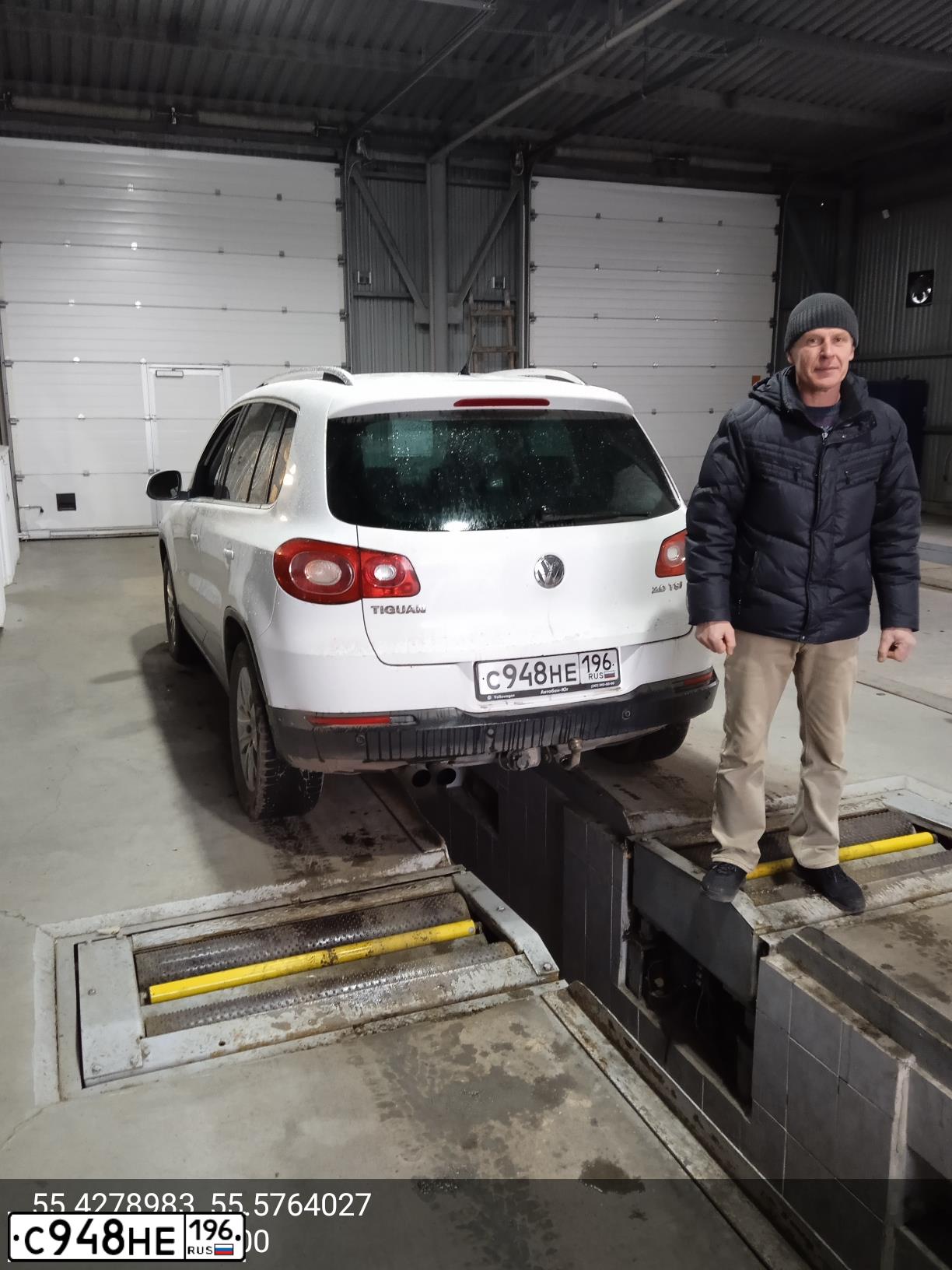 Фото автомобиля VOLKSWAGEN TIGUAN, 2009 — госномер К553ОХ702. Цвет: Белый