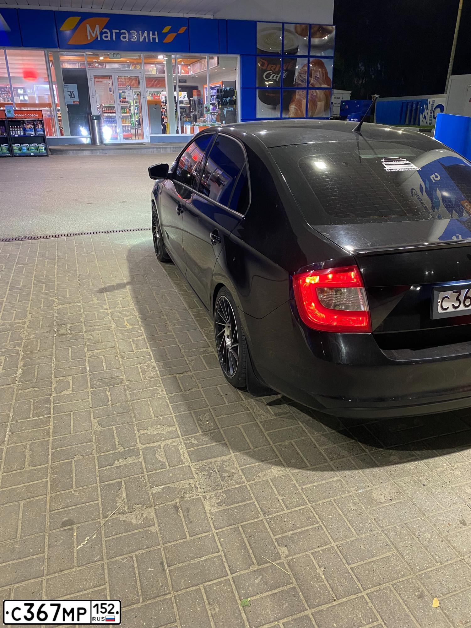 Фото автомобиля SKODA RAPID, 2014 — госномер У349НР58. Цвет: ЧЕРНЫЙ