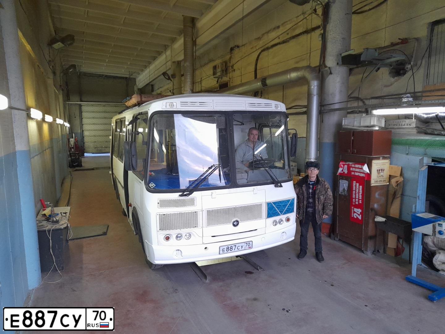 Фото автомобиля ПАЗ 3205, 2017 — госномер Р376ОЕ154. Цвет: Белый