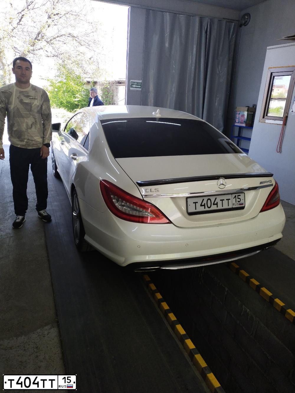 Фото автомобиля ТОЙОТА АВЕНСИС 2.0, 2004 — госномер В214УЕ15. Цвет: БЕЛЫЙ (СЕРЕБРИСТЫЙ)