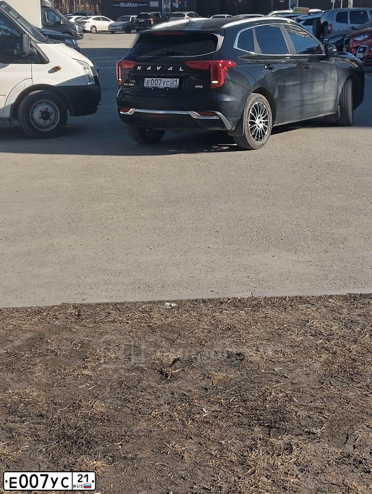 Фото автомобиля TOYOTA FORTUNER, 2018 — госномер Е007УС21. Цвет: ЧЕРНЫЙ
