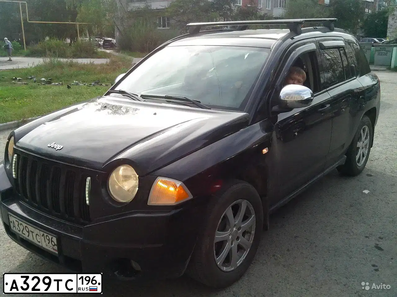 Фото автомобиля JEEP COMPASS, 2007 — госномер Н830ВЕ196. Цвет: ЧЕРНЫЙ