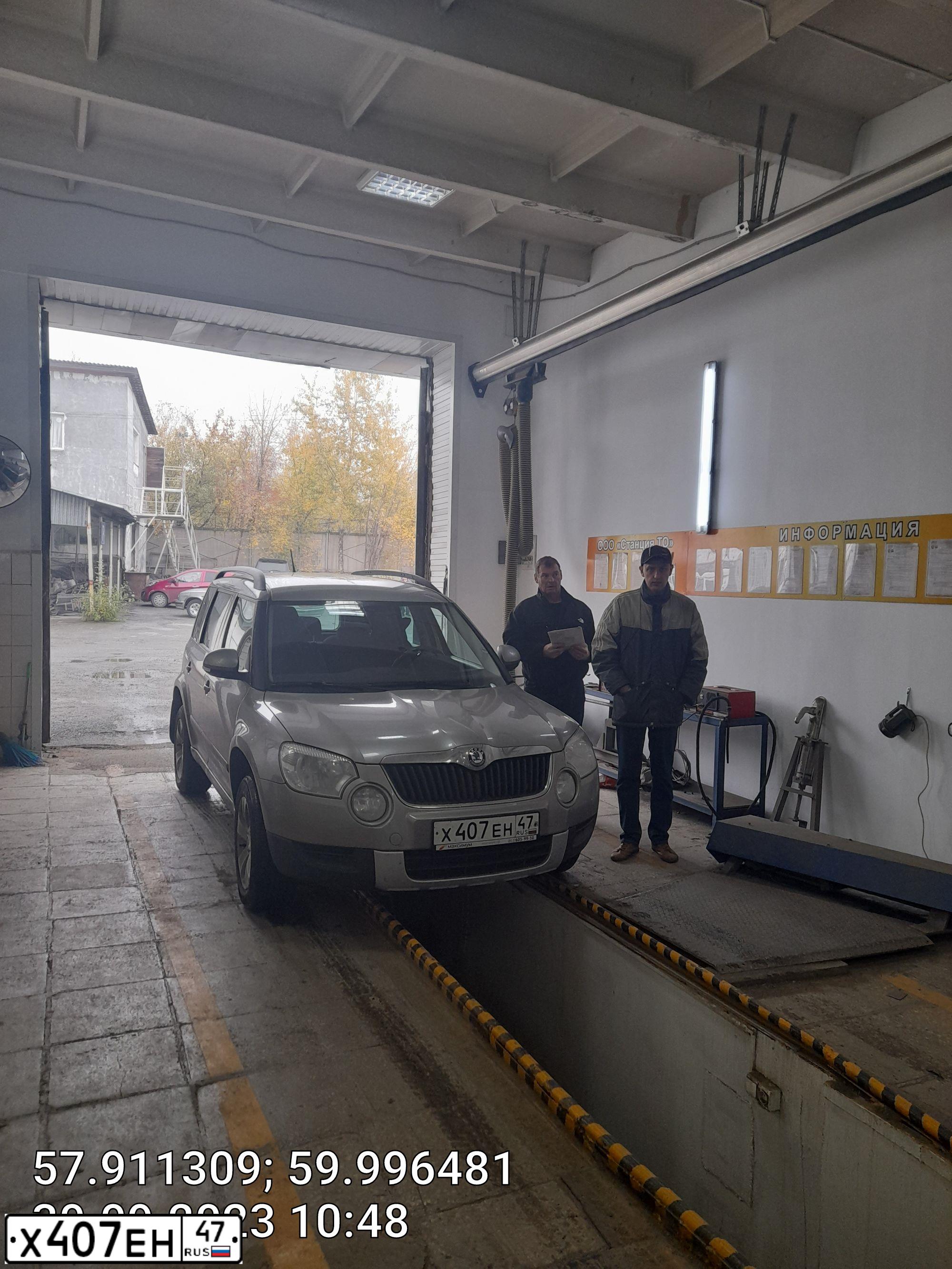 Фото автомобиля SKODA YETI, 2012 — госномер С613ТР196. Цвет: БЕЖЕВЫЙ