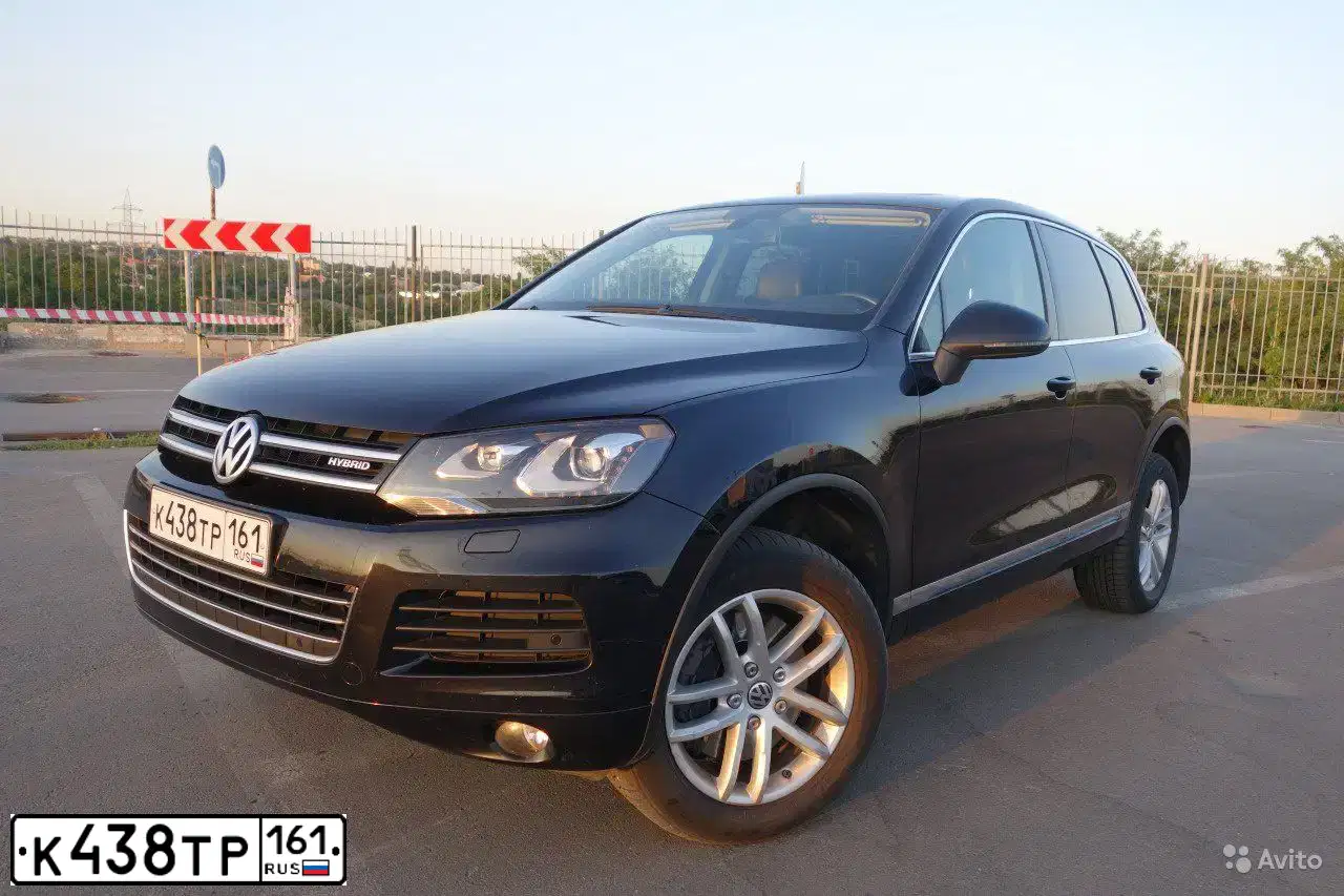 Фото автомобиля VOLKSWAGEN TOUAREG, 2011 — госномер С321ОМ197. Цвет: ЧЕРНЫЙ