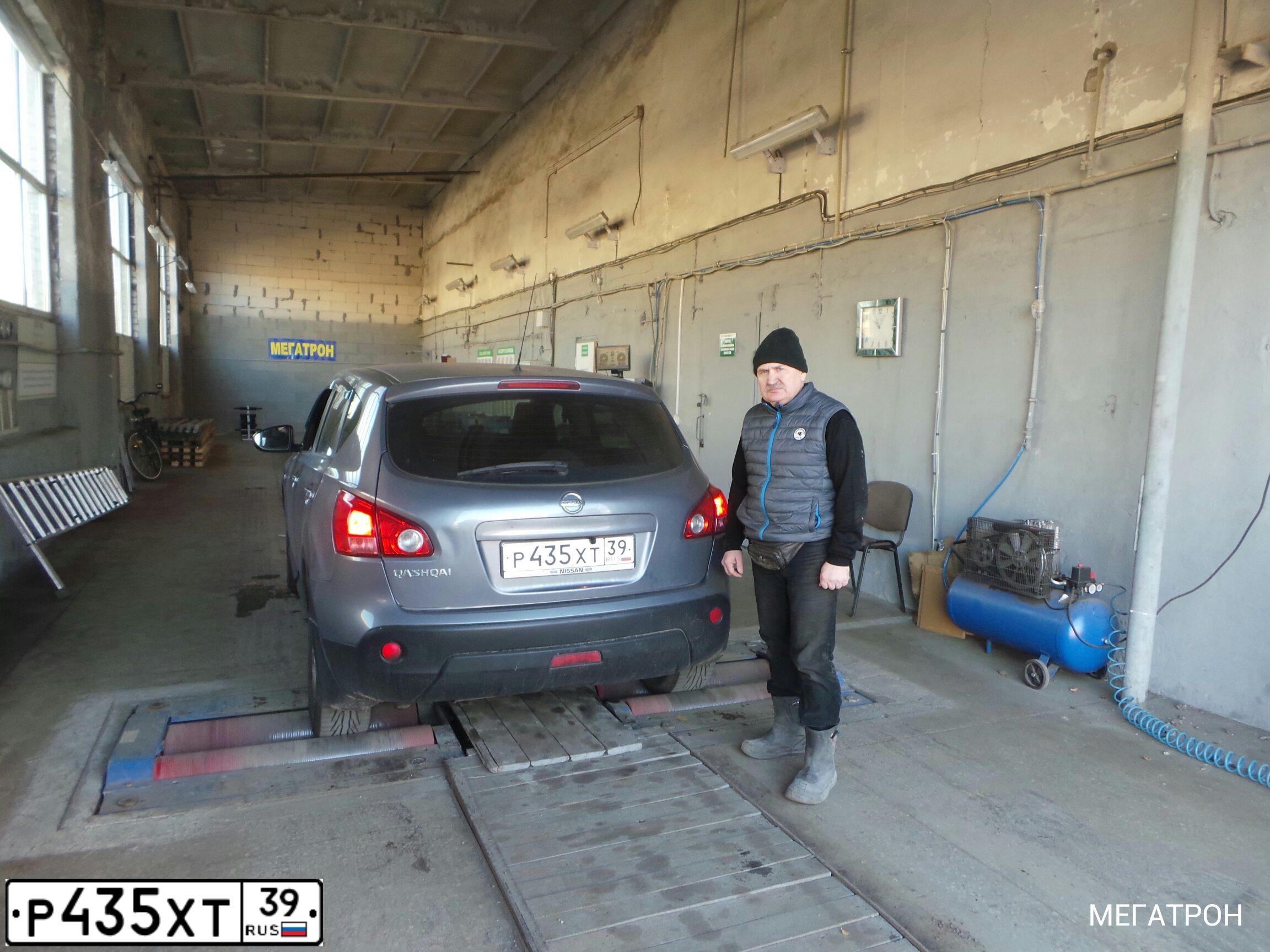 Фото автомобиля NISSAN QASHQAI, 2007 — госномер О111РХ39. Цвет: СЕРЫЙ