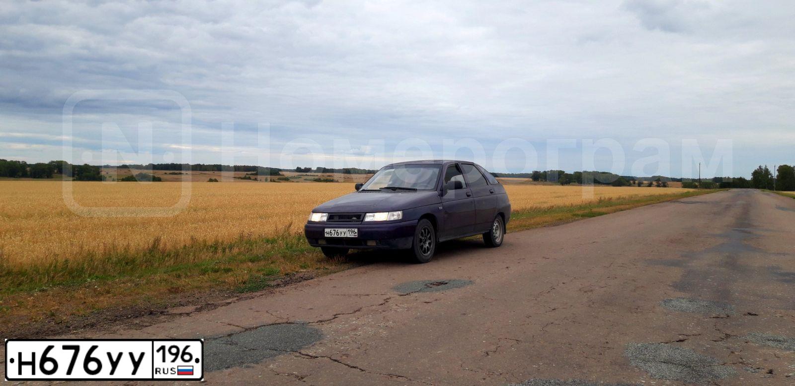 Фото автомобиля LADA 2112, 2001 — госномер Н676УУ196. Цвет: ФИОЛЕТ
