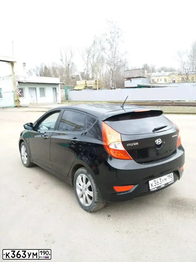 Фото автомобиля HYUNDAI SOLARIS, 2012 — госномер К363УМ190. Цвет: ЧЕРНЫЙ
