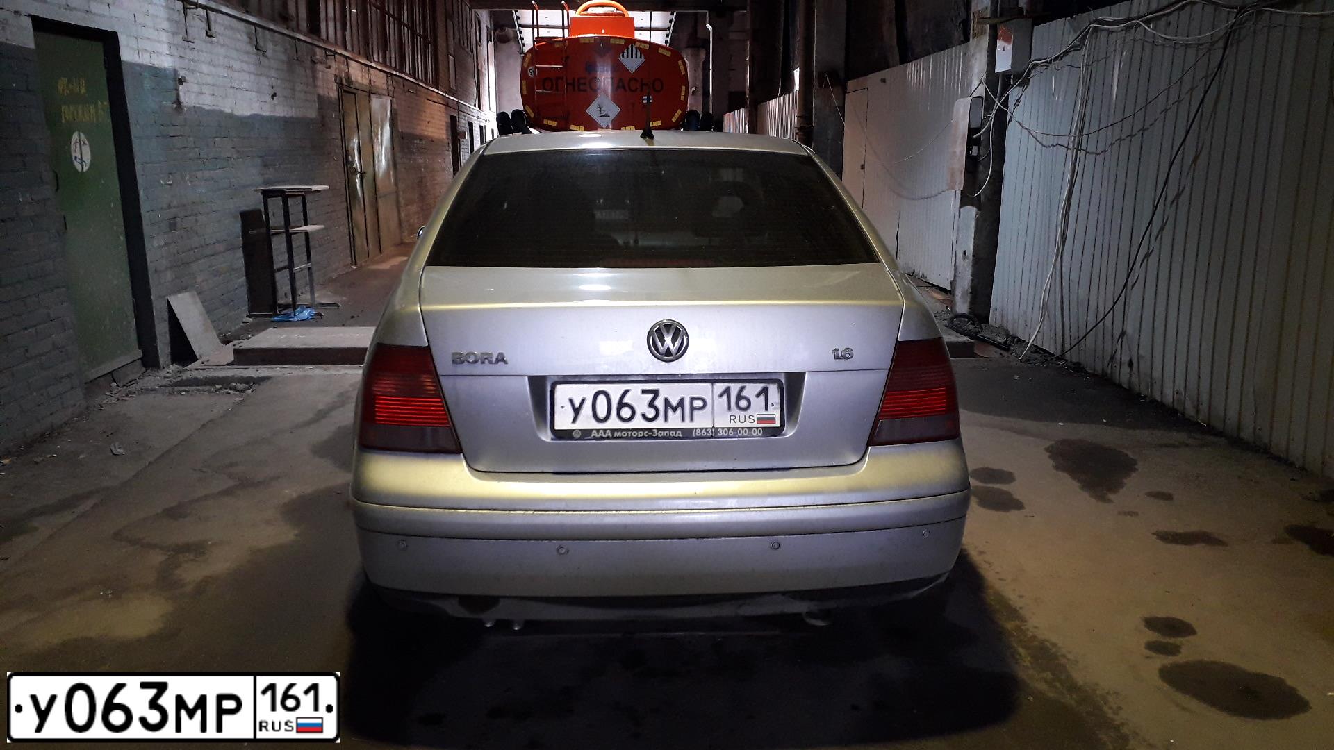 Фото автомобиля VOLKSWAGEN BORA, 2002 — госномер У063МР161. Цвет: СЕРЕБРИСТЫЙ