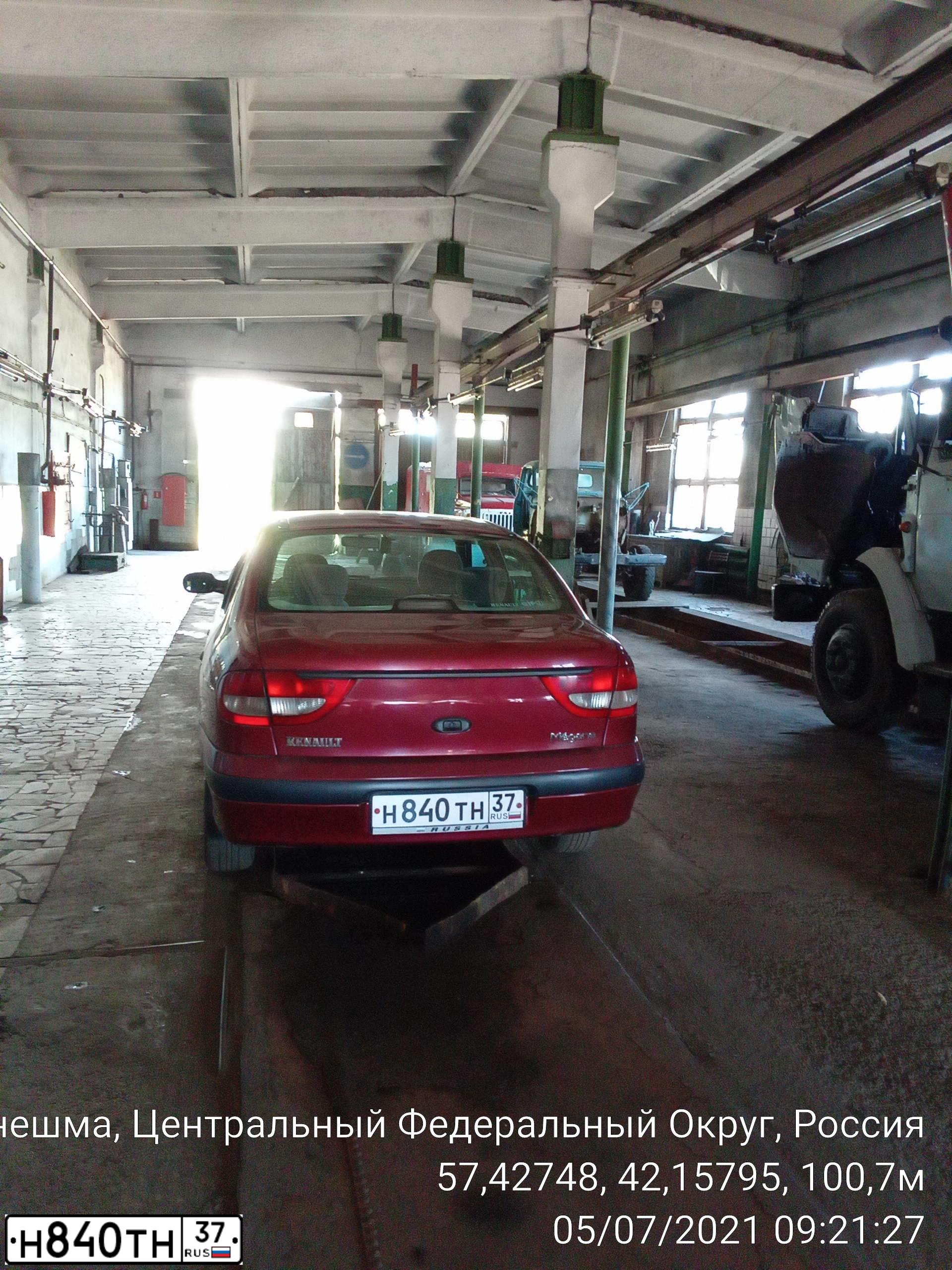 Фото автомобиля RENAULT MEGANE, 2003 — госномер Н840ТН37. Цвет: ТЕМНО-КРАСНЫЙ