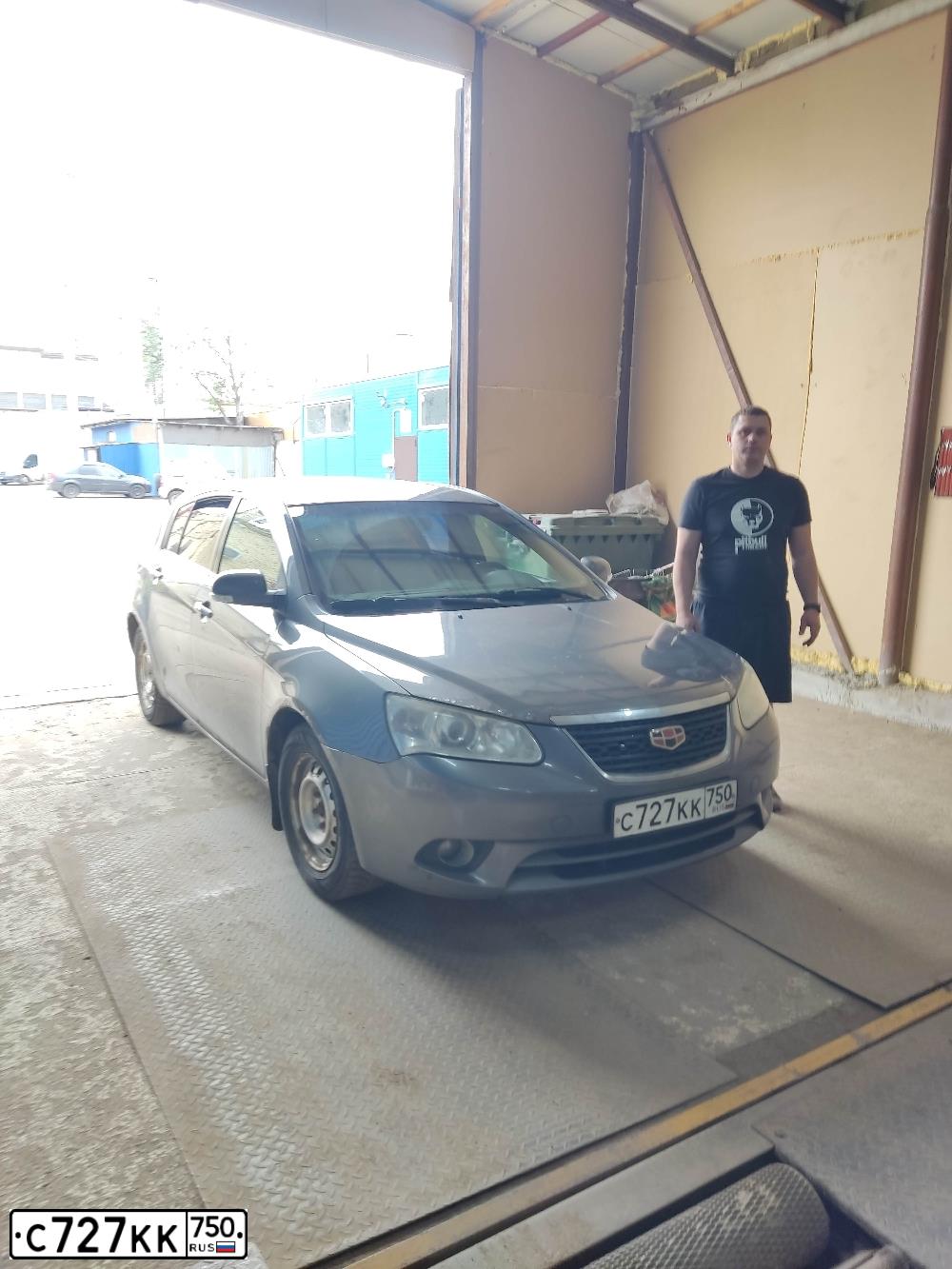 Фото автомобиля GEELY EMGRAND, 2013 — госномер О559ОН71