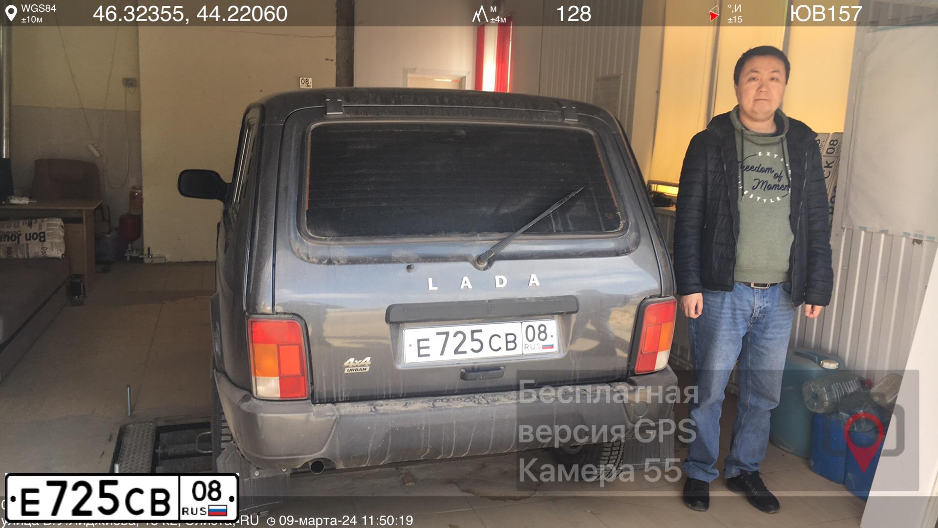 Фото автомобиля LADA 2121 NIVA, 2017 — госномер Е725СВ08. Цвет: СЕРЕБРИСТО-ТЕМНО-СЕРЫЙ