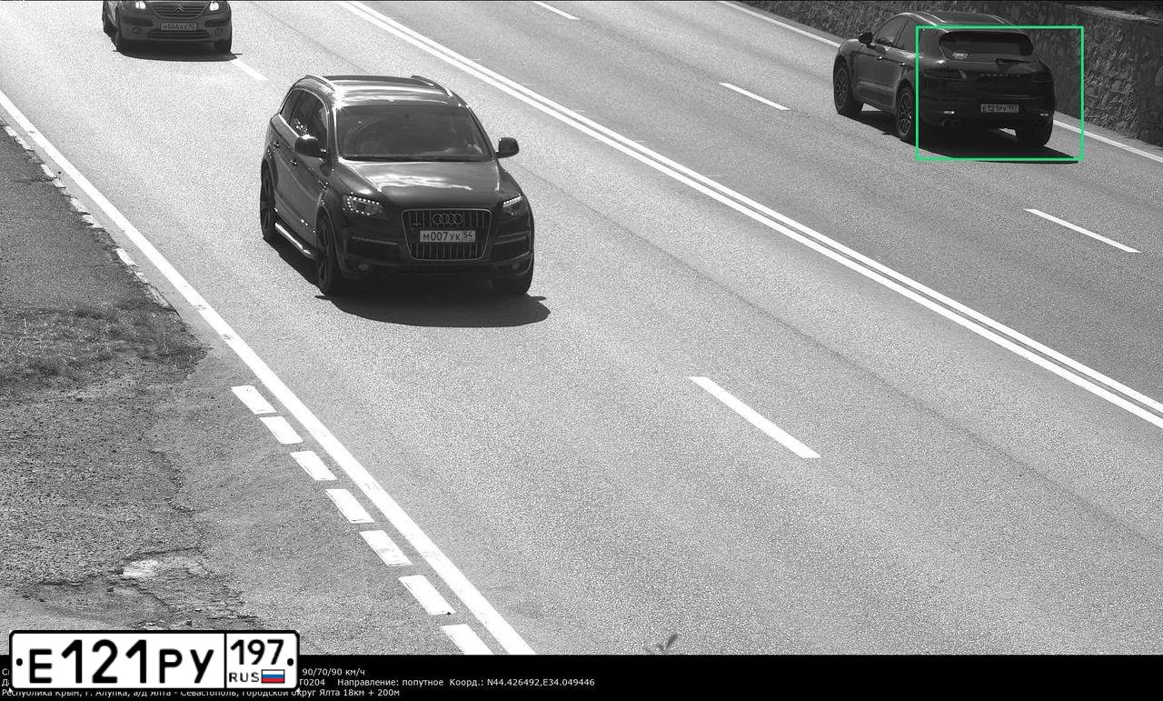 Фото автомобиля PORSCHE MACAN, 2015 — госномер Е121РУ197. Цвет: Коричневый