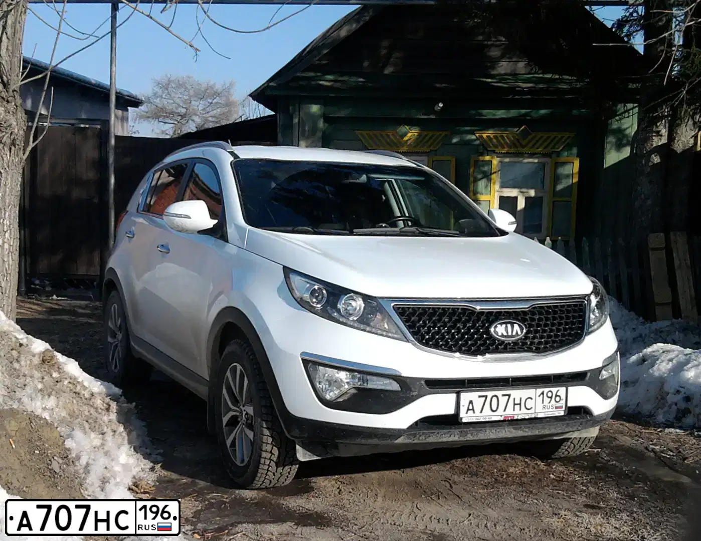 Фото автомобиля KIA SPORTAGE, 2014 — госномер А707НС196. Цвет: Белый