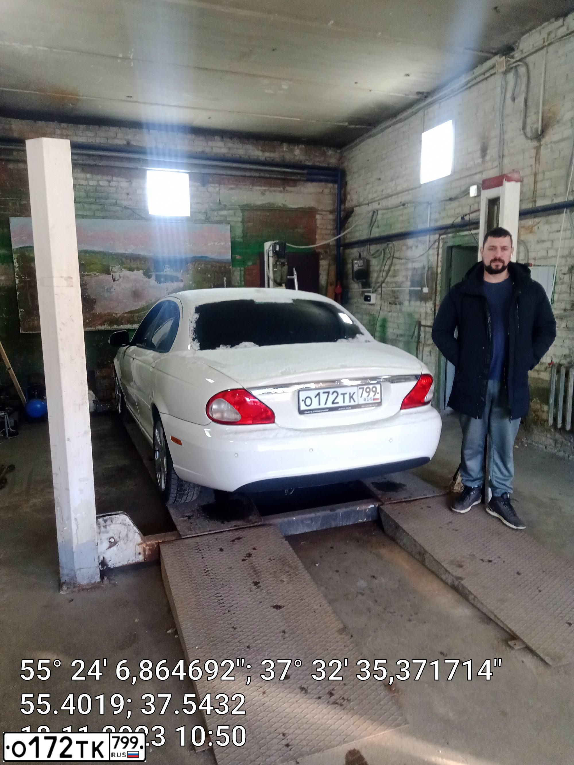 Фото автомобиля JAGUAR X-TYPE, 2008 — госномер Е355ТЕ790. Цвет: Белый