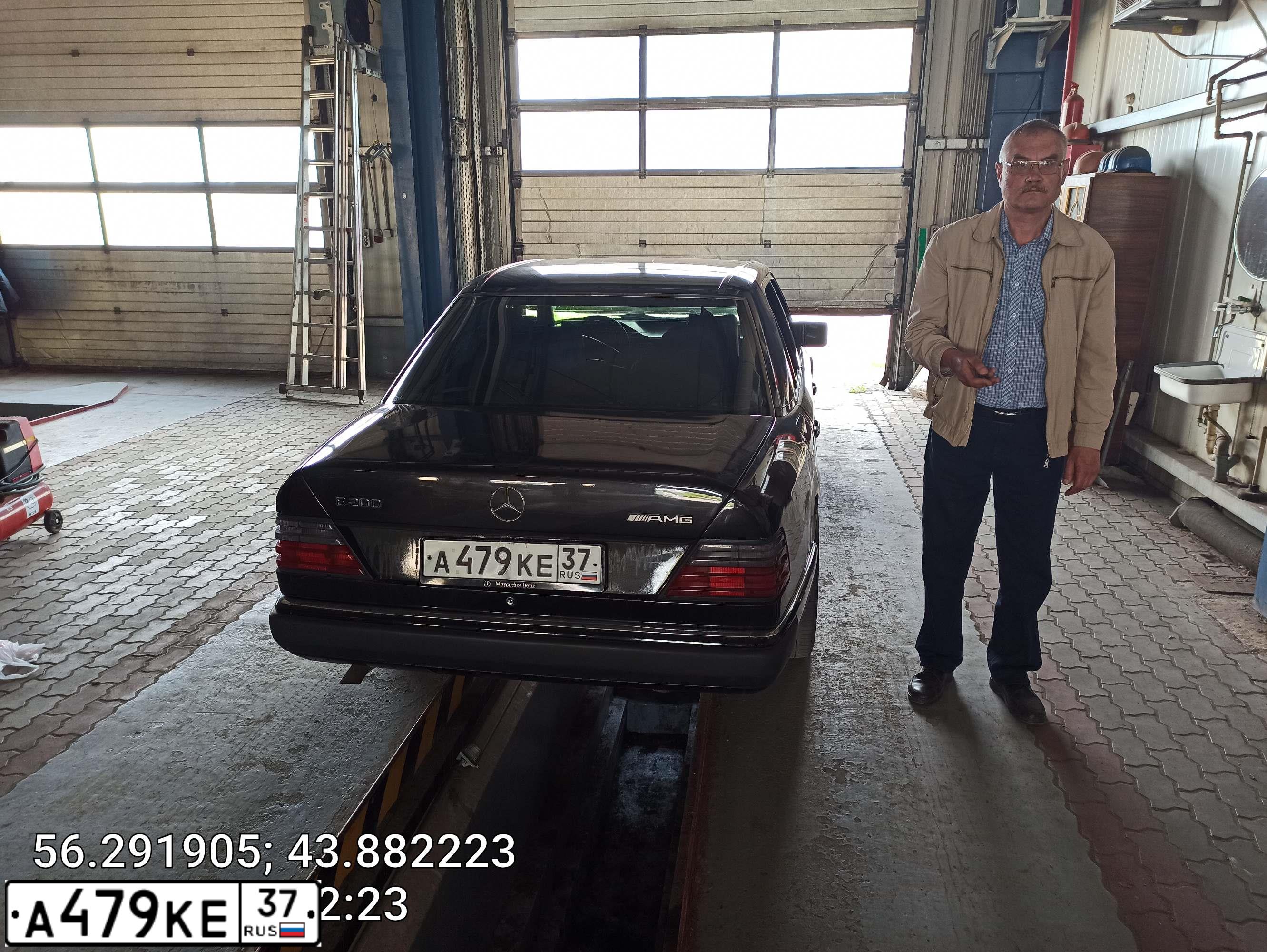 Фото автомобиля MERCEDES E-KLASSE, 1993 — госномер А479КЕ37. Цвет: ЧЕРНЫЙ