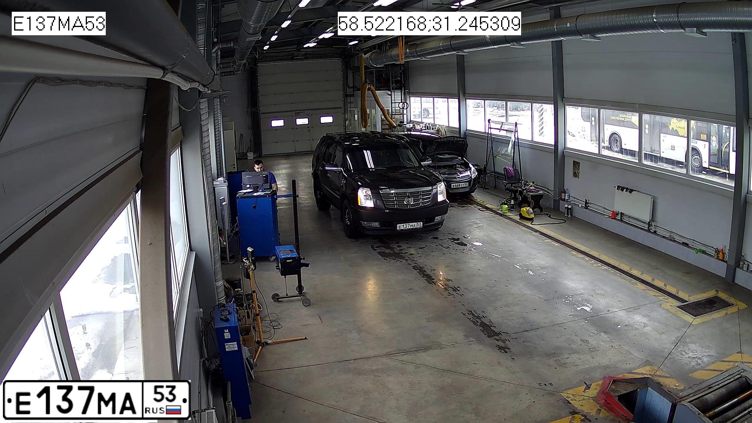 Фото автомобиля CADILLAC ESCALADE, 2011 — госномер Р053РР53. Цвет: ЧЕРНЫЙ МЕТАЛЛИК
