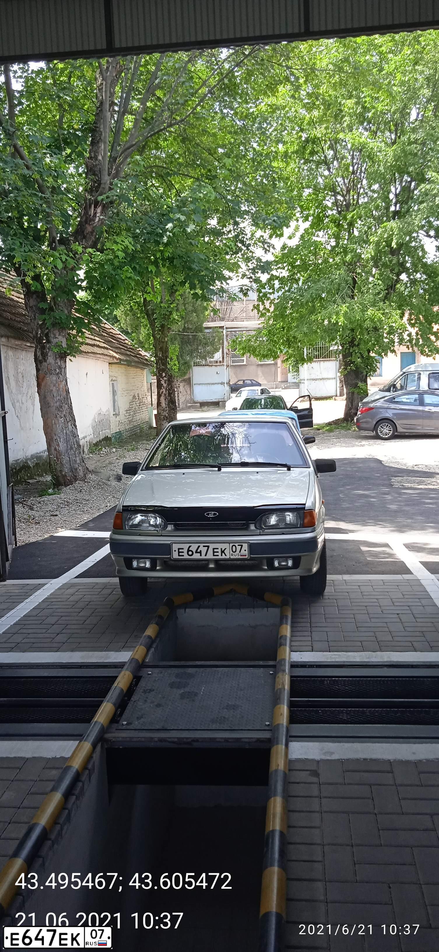 Фото автомобиля LADA 2115 SAMARA, 2005 — госномер Е647ЕК07. Цвет: БЕЖЕВЫЙ МЕТАЛЛИК