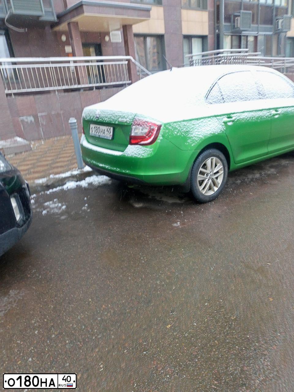 Фото автомобиля SKODA RAPID, 2018 — госномер О180НА40. Цвет: ЗЕЛЕНЫЙ