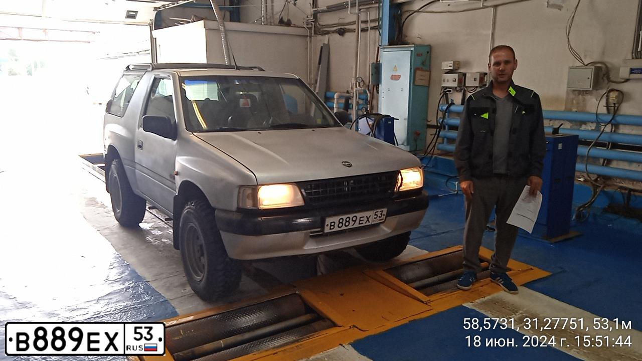 Фото автомобиля OPEL FRONTERA, 1995 — госномер В889ЕХ53. Цвет: СЕРЕБРИСТЫЙ