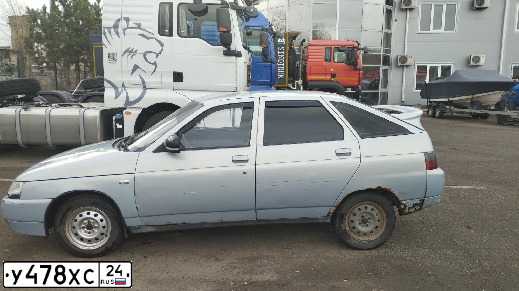 Фото автомобиля LADA 2112, 2004 — госномер Е760УЕ124. Цвет: СЕРЫЙ