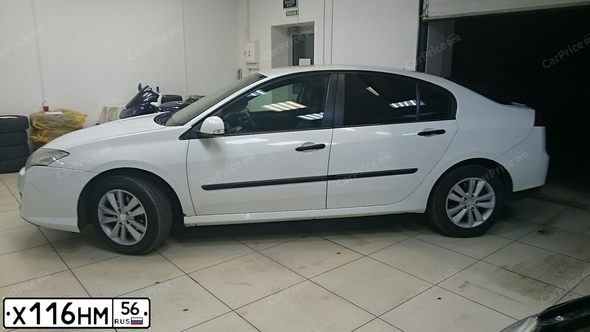 Фото автомобиля RENAULT LAGUNA, 2008 — госномер Х116НМ56. Цвет: Белый