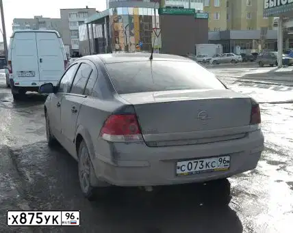 Фото автомобиля GAZ 2752 SOBOL, 2013 — госномер Н196ОХ196. Цвет: Белый