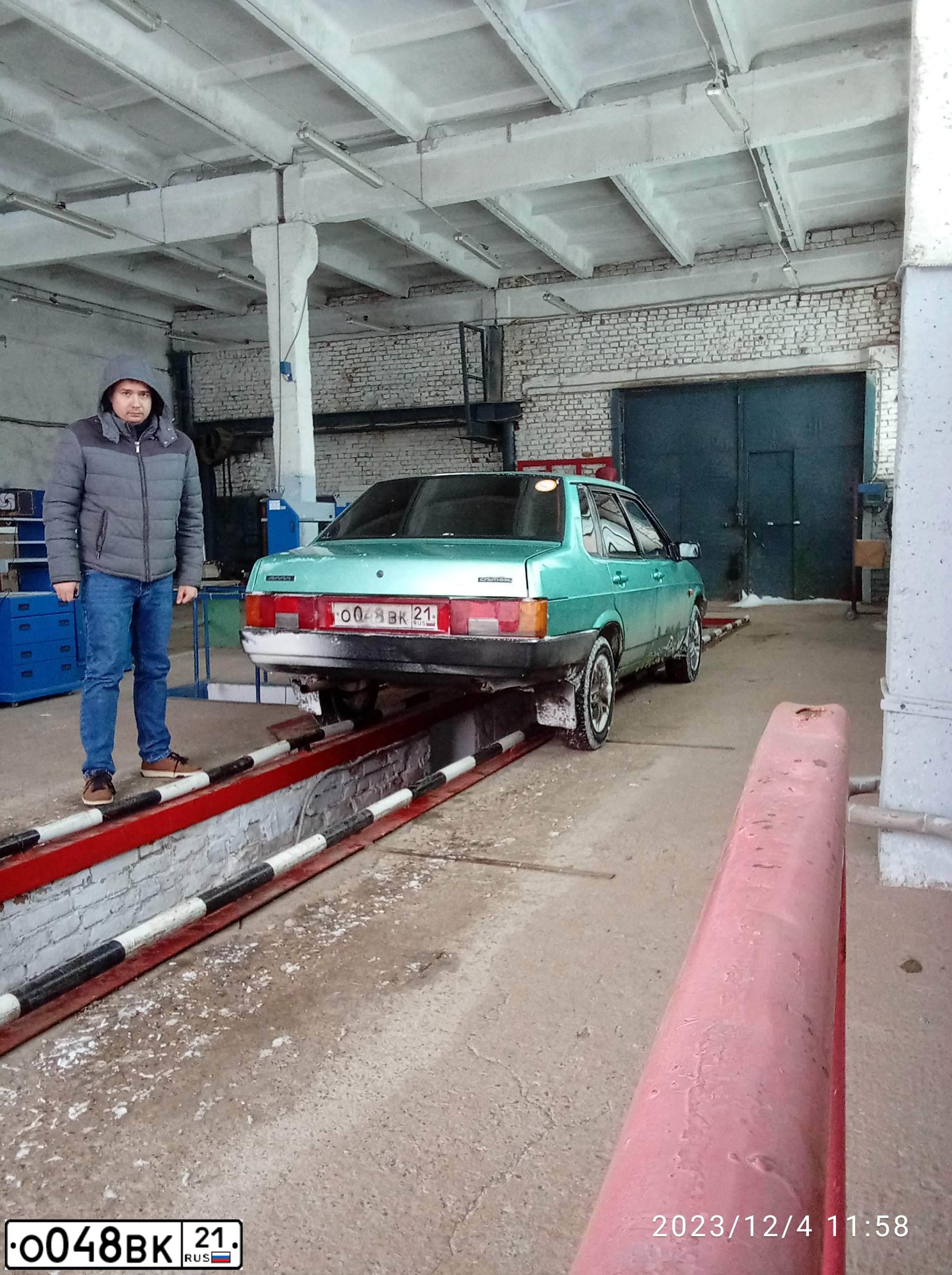 Фото автомобиля LADA 2109 SAMARA, 2003 — госномер Н379КО21. Цвет: СЕРЕБРИСТО СЕРО-ЗЕЛЕНЫЙ