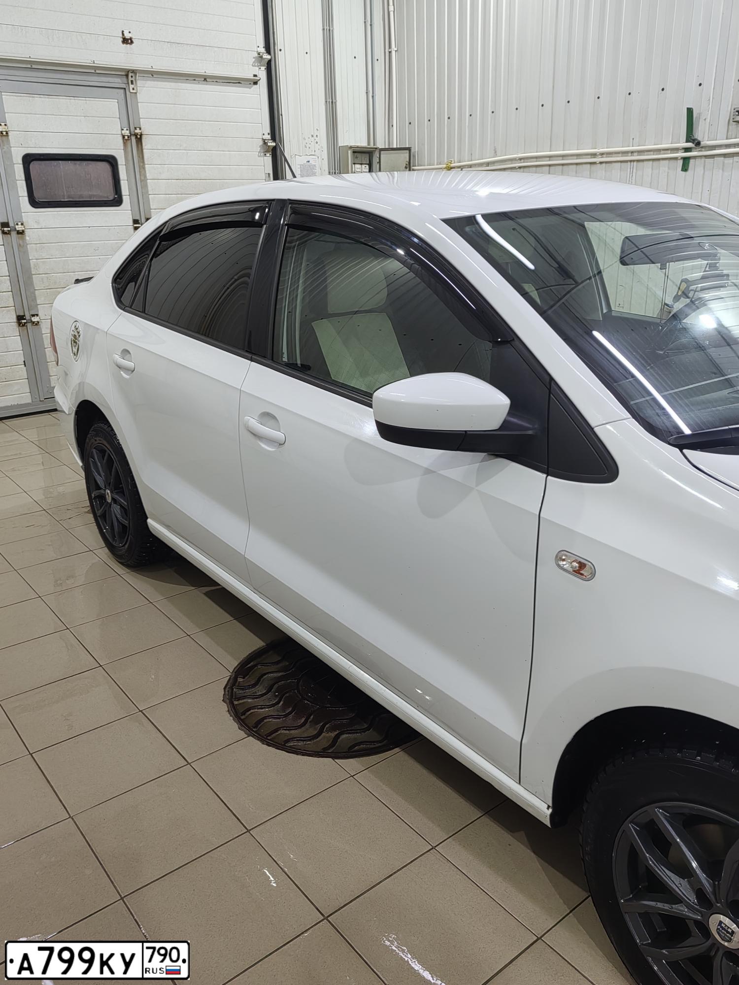 Фото автомобиля VOLKSWAGEN POLO, 2016 — госномер У657ТВ152. Цвет: Белый
