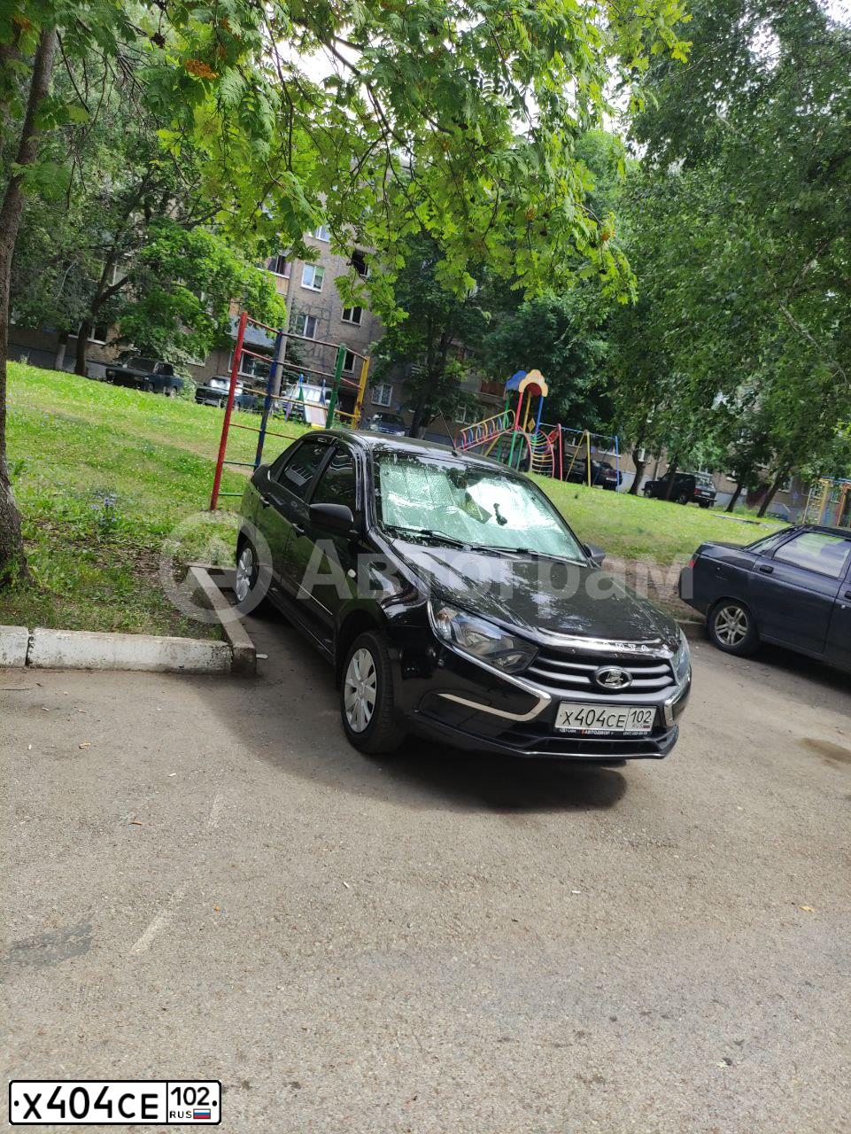 Фото автомобиля LADA 2190 GRANTA, 2019 — госномер Х404СЕ102. Цвет: ЧЕРНЫЙ