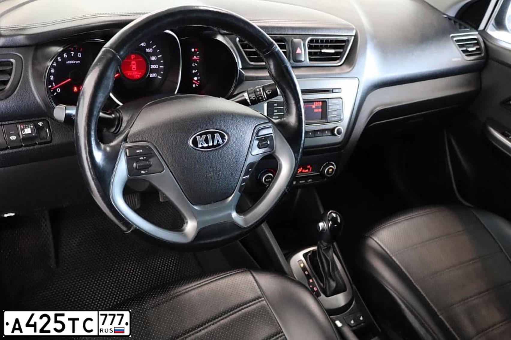 Фото автомобиля KIA RIO, 2015 — госномер Н250АВ550
