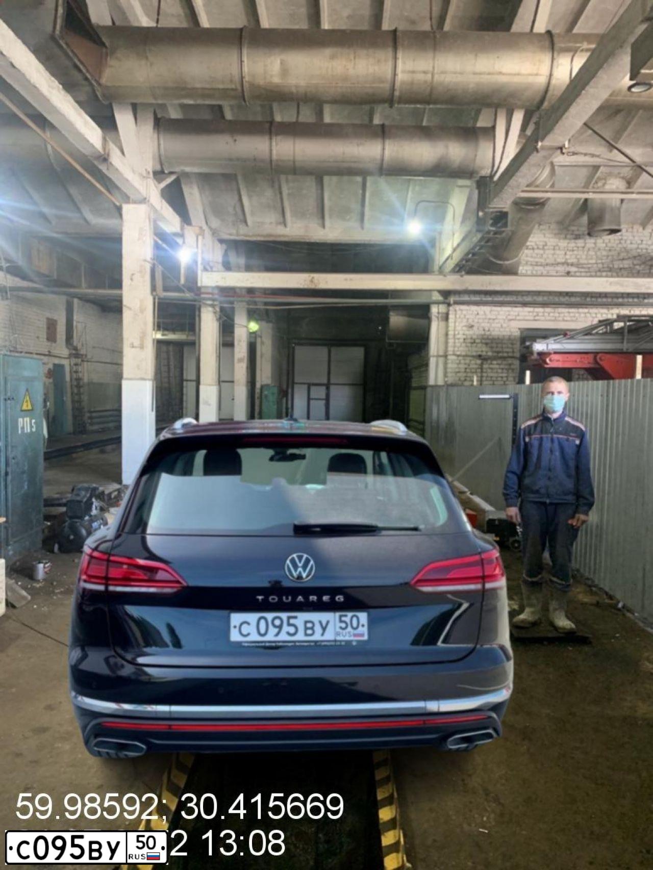 Фото автомобиля VOLKSWAGEN TOUAREG, 2013 — госномер О210ТК797