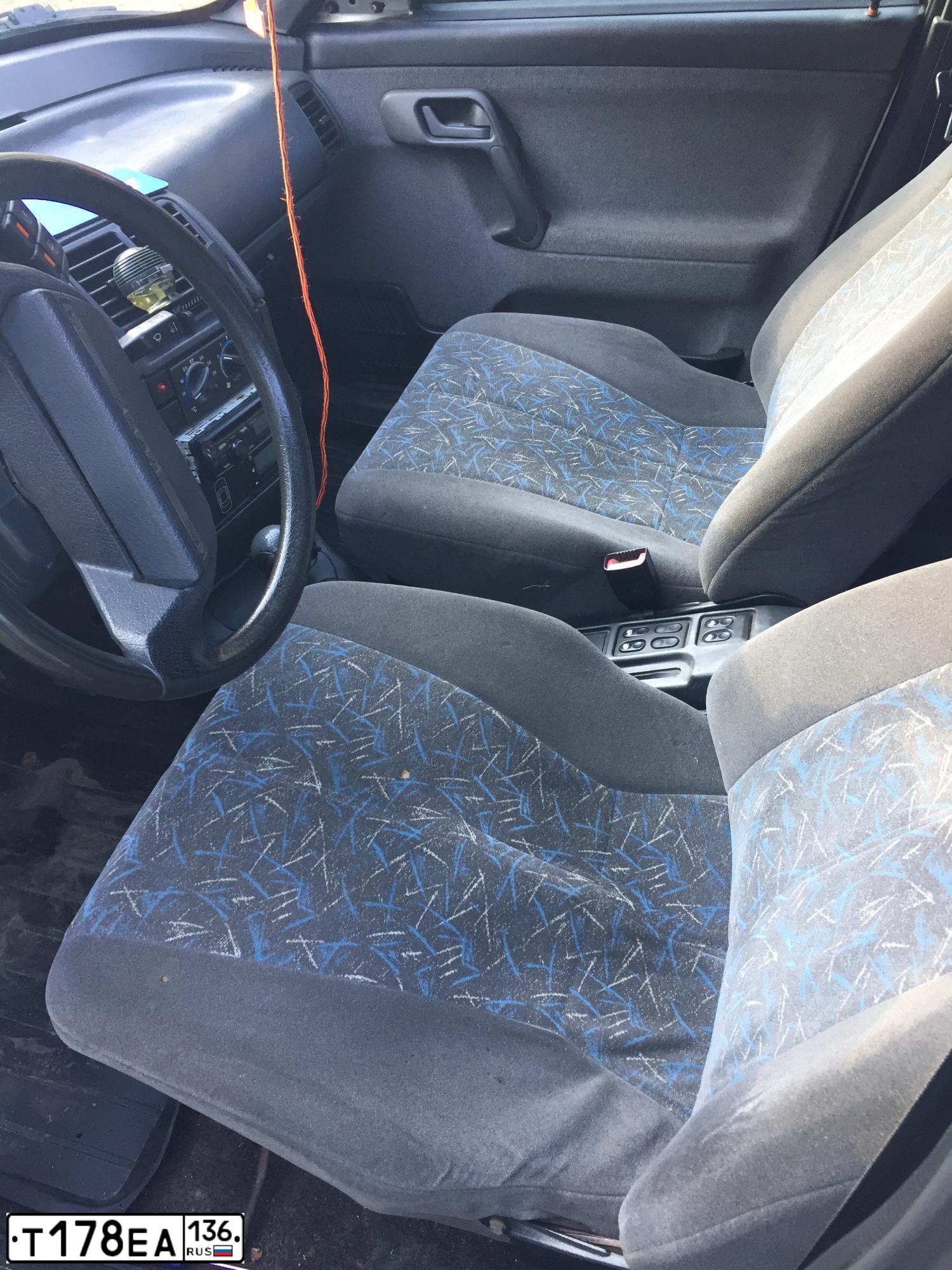 Фото автомобиля LADA 2112 LADA, 2004 — госномер Т178ЕА136. Цвет: Светло-Серебристый металлик