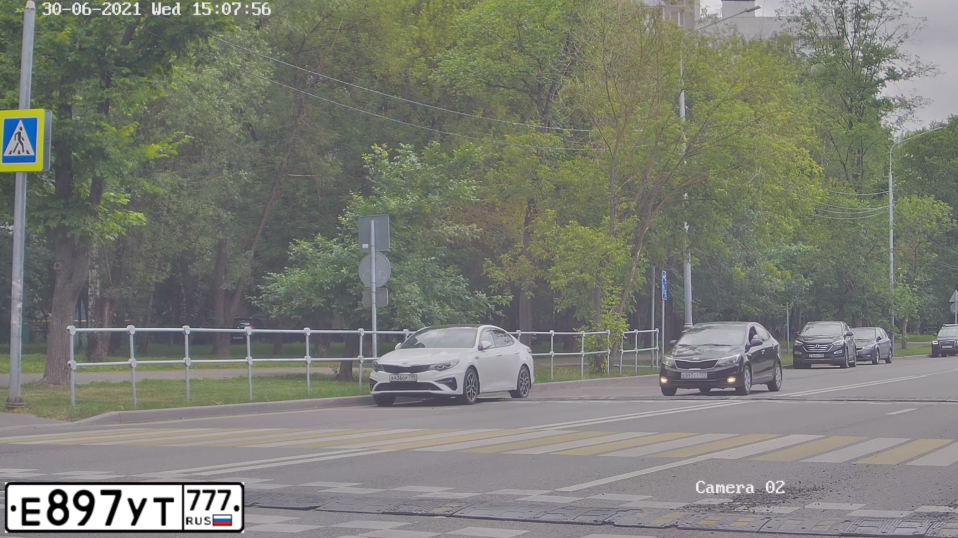 Фото автомобиля KIA RIO, 2017 — госномер Е897УТ777. Цвет: ЧЕРНЫЙ