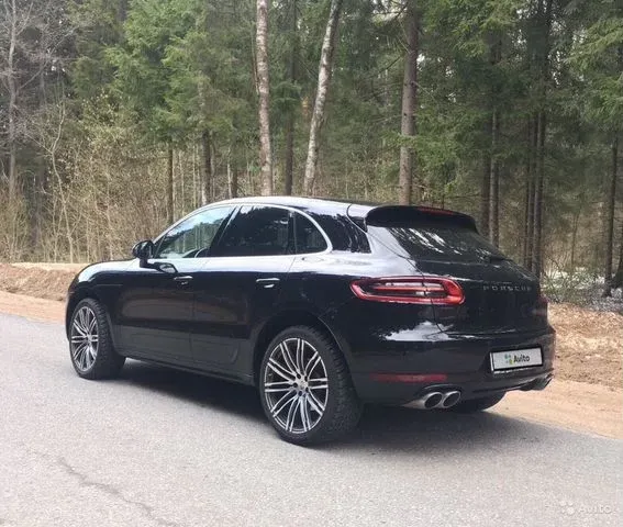 Фото автомобиля PORSCHE MACAN, 2015 — госномер Н685СН197. Цвет: ЧЕРНЫЙ
