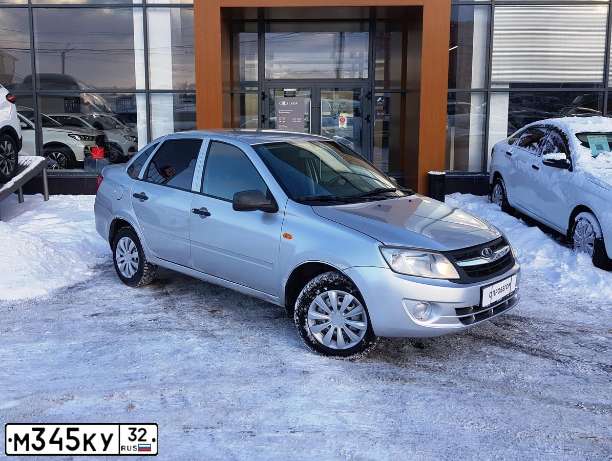 Фото автомобиля LADA 2190 GRANTA, 2012 — госномер М345КУ32. Цвет: Серебристый