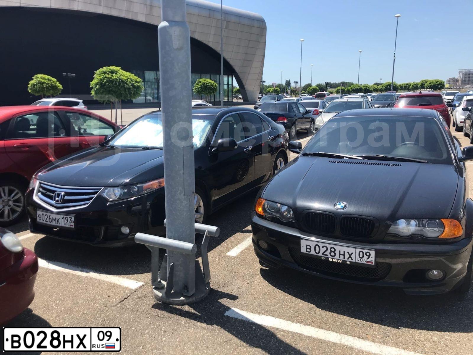 Фото автомобиля BMW 320, 2001 — госномер О400ОМ193. Цвет: ЧЕРНЫЙ