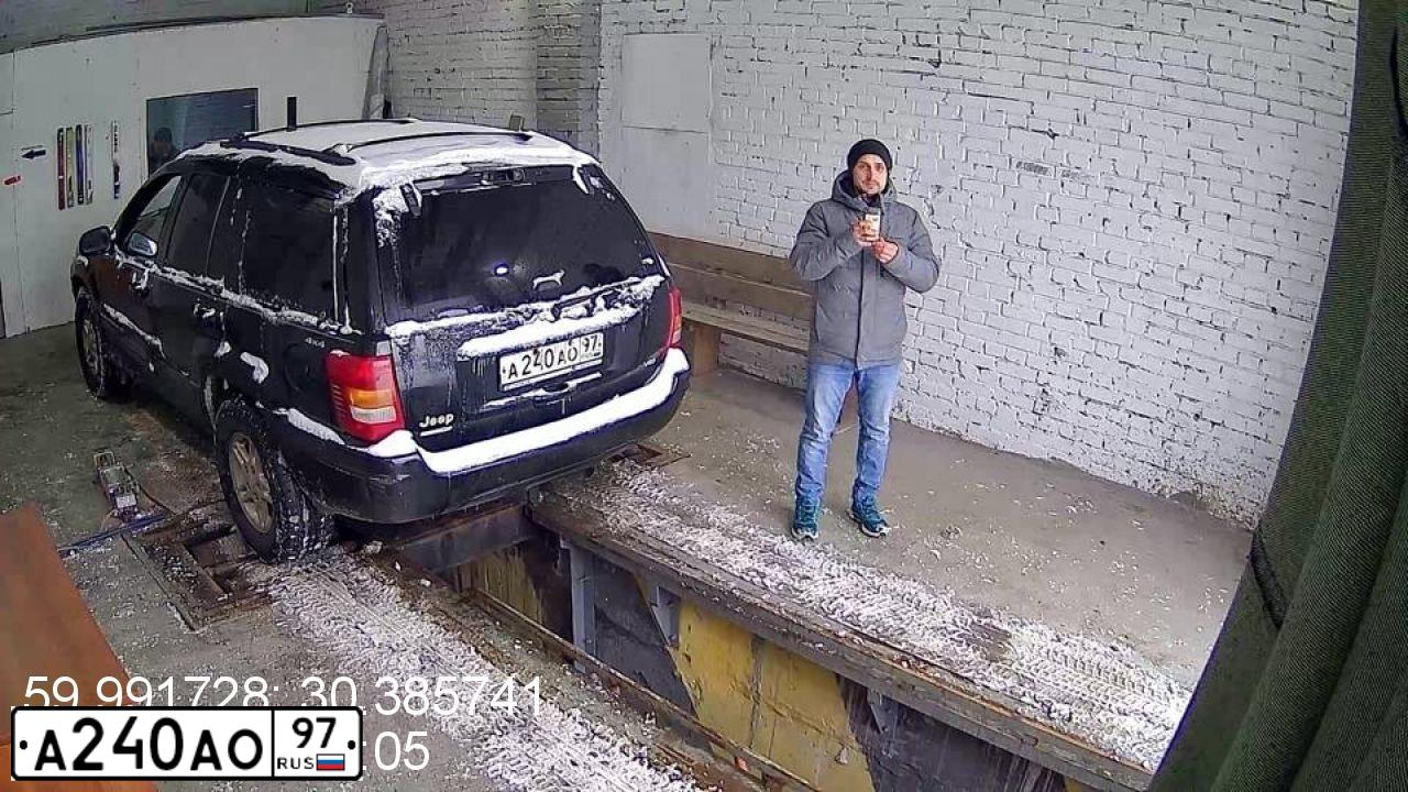 Фото автомобиля JEEP GRAND CHEROKEE, 1999 — госномер А240АО97. Цвет: ЧЕРНЫЙ