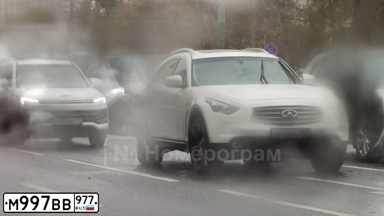 Фото автомобиля NISSAN QASHQAI, 2013 — госномер О183АА799. Цвет: ФИОЛЕТОВЫЙ