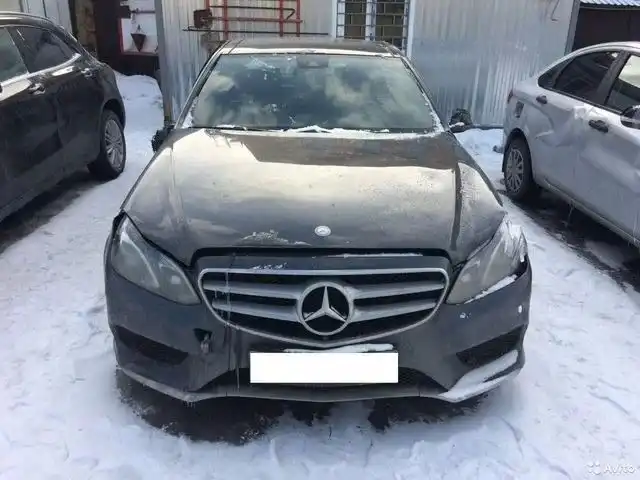 Фото автомобиля MERCEDES E-KLASSE, 2014 — госномер Е828ТМ790. Цвет: СЕРЫЙ
