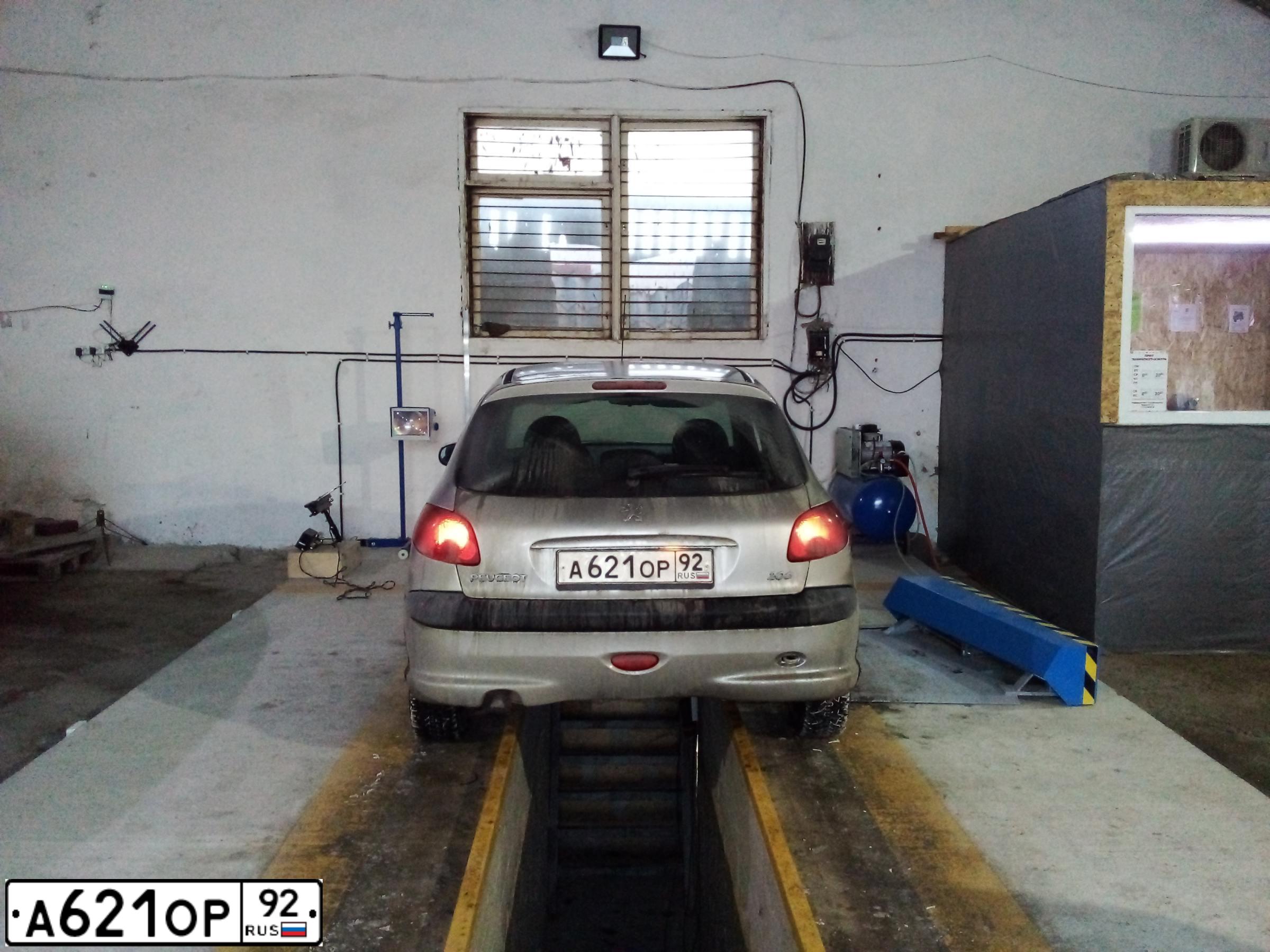 Фото автомобиля PEUGEOT T 206, 2007 — госномер М348НР82. Цвет: СЕРЫЙ