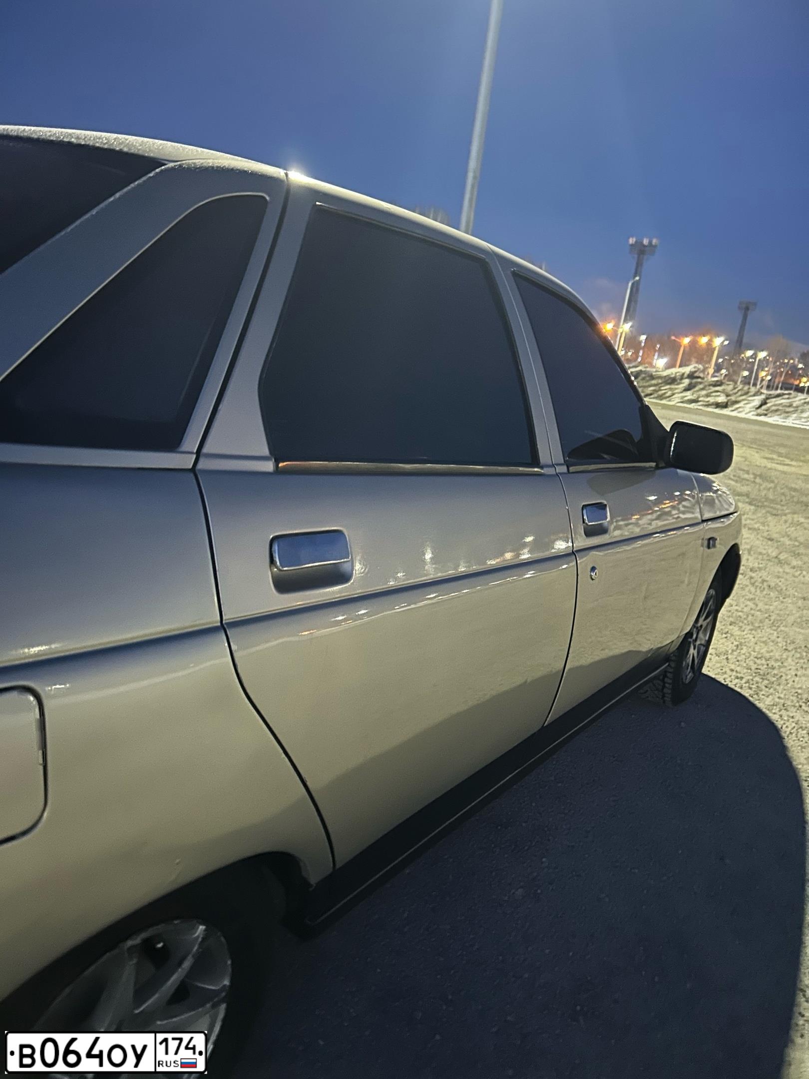 Фото автомобиля LADA 2110, 2000 — госномер В064ОУ174. Цвет: БЕЖЕВЫЙ