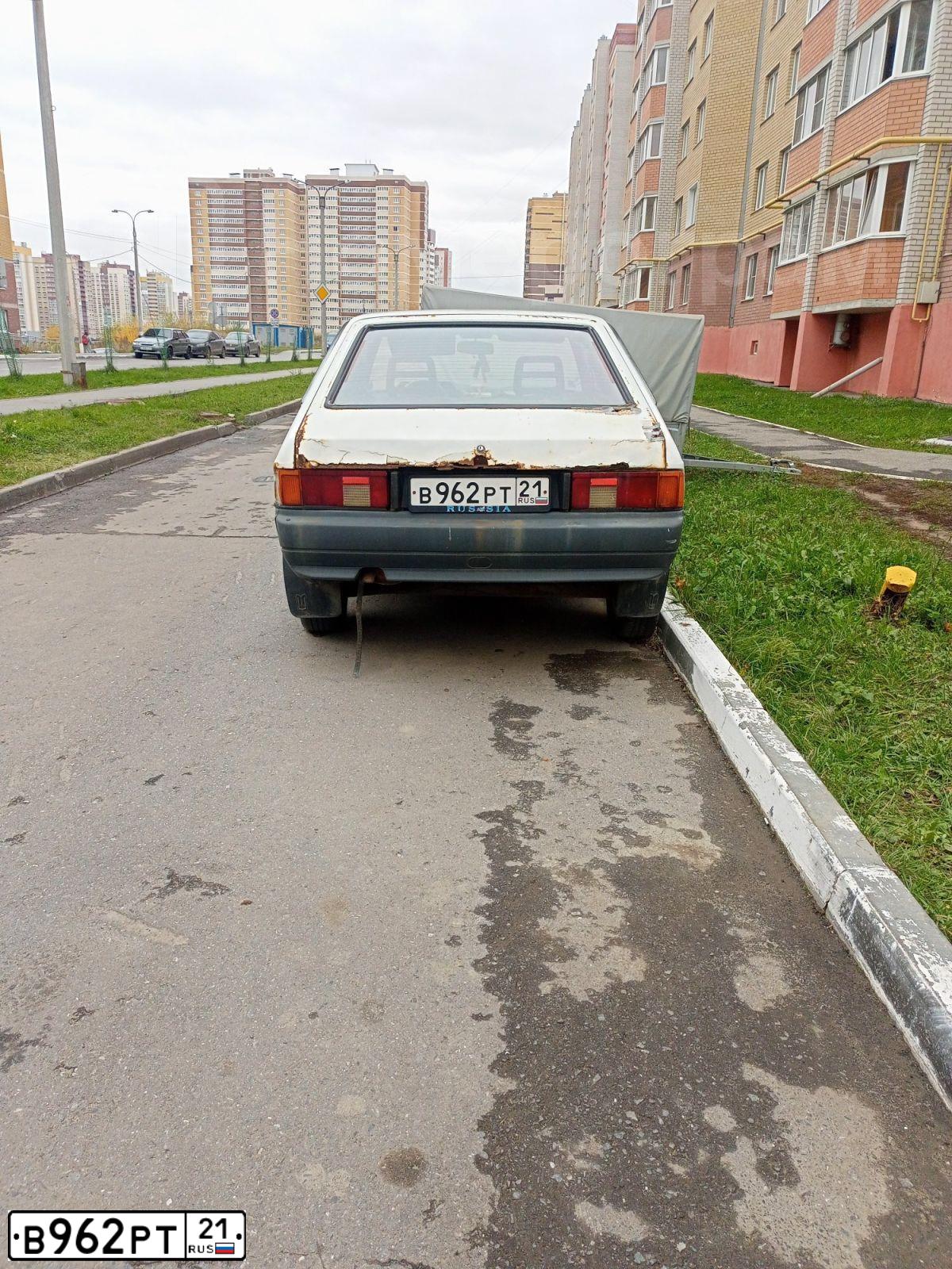 Фото автомобиля AZLK MOSKWITSCH 2141, 1995 — госномер В962РТ21. Цвет: БЕЛЫЙ