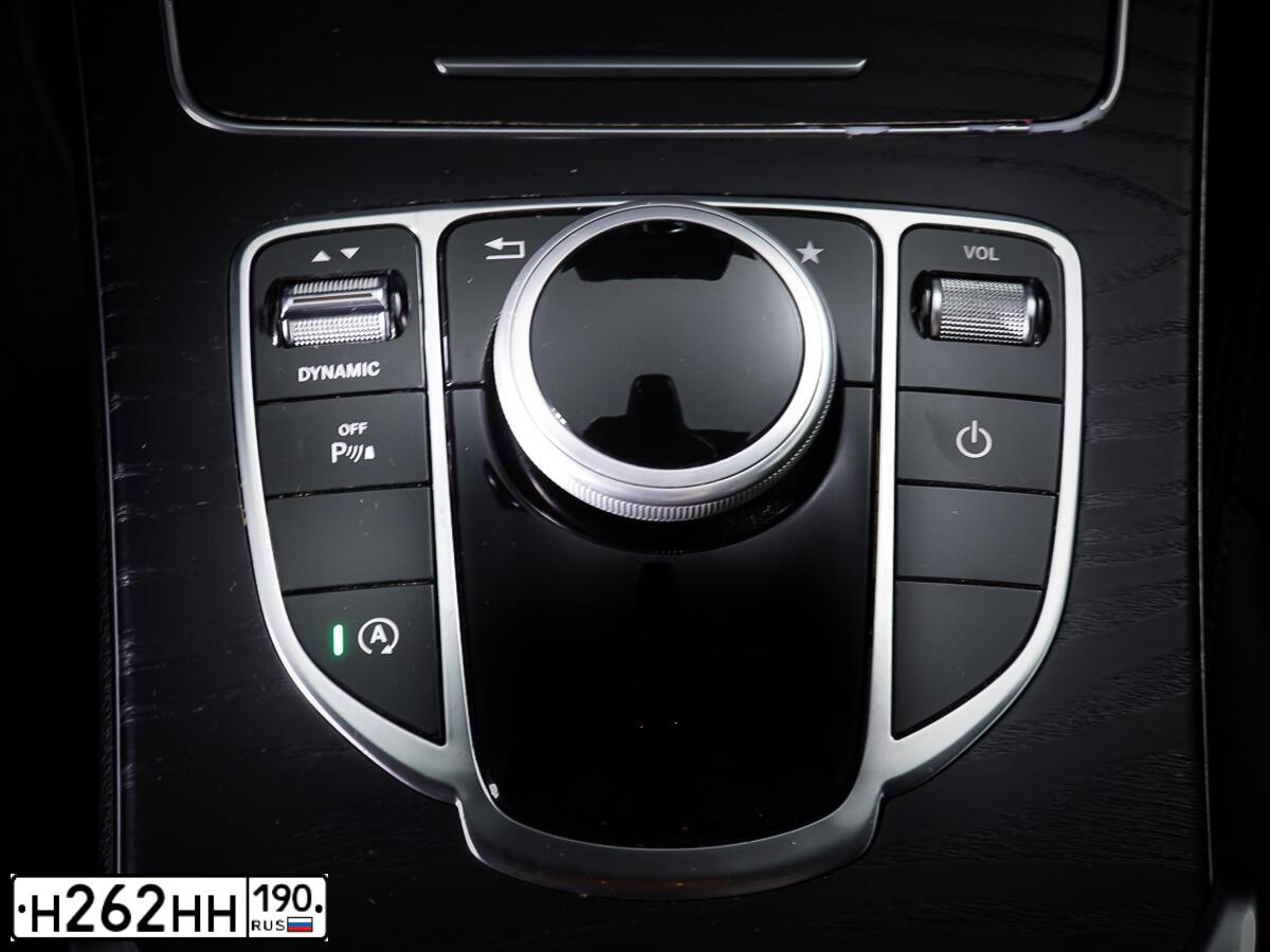 Фото автомобиля MERCEDES C-KLASSE, 2015 — госномер Р226ЕС977. Цвет: БЕЛЫЙ