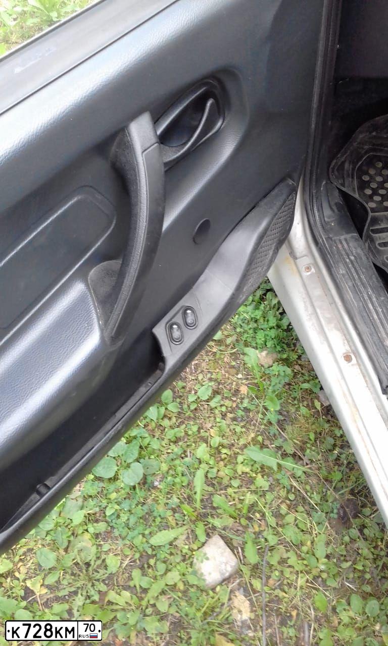 Фото автомобиля LADA 2114 SAMARA, 2004 — госномер С241ЕС154. Цвет: МОЛОЧНО-БЕЛЫЙ СЕРЕБРИСТЫЙ