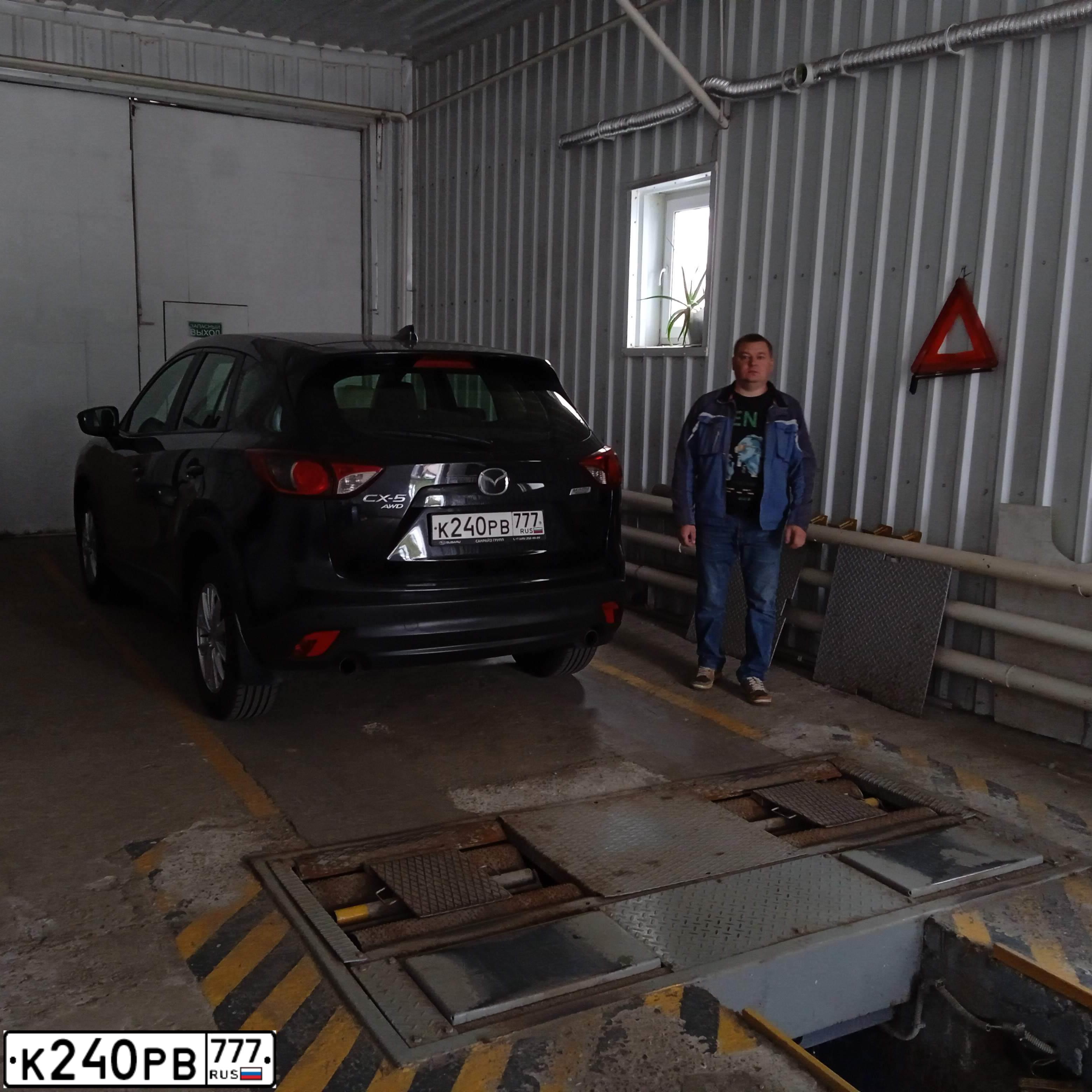 Фото автомобиля MAZDA CX-5, 2015 — госномер К240РВ777. Цвет: ЧЕРНЫЙ